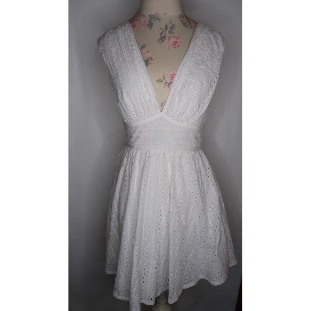 Hello Molly White Eyelet Mini Dress Deep V Open Back Tie Waist Womens Medium